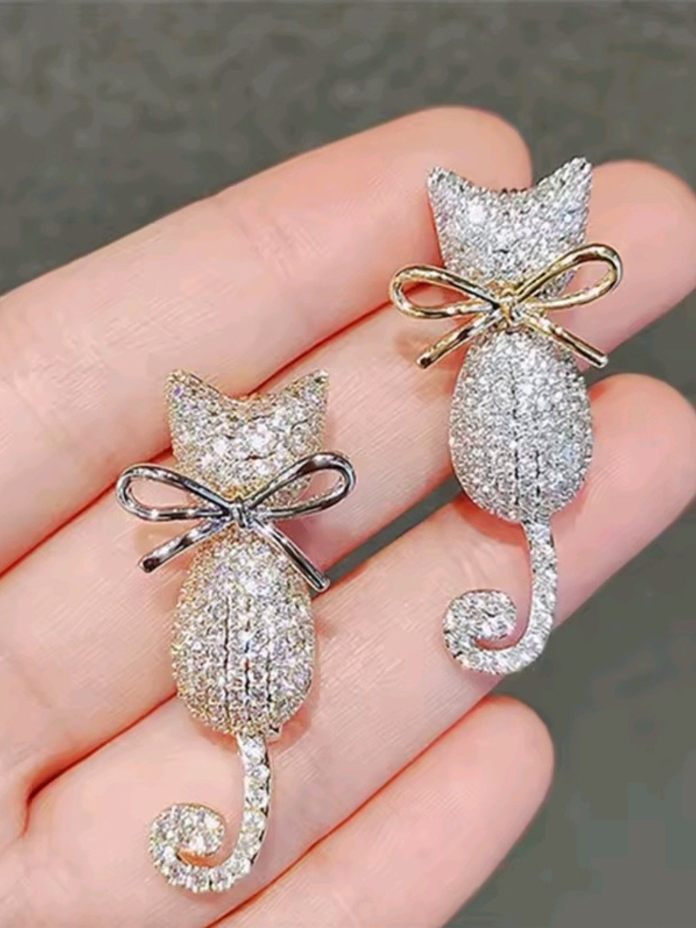 Silver Crystal Cat Brooch - Picture 5 of 5